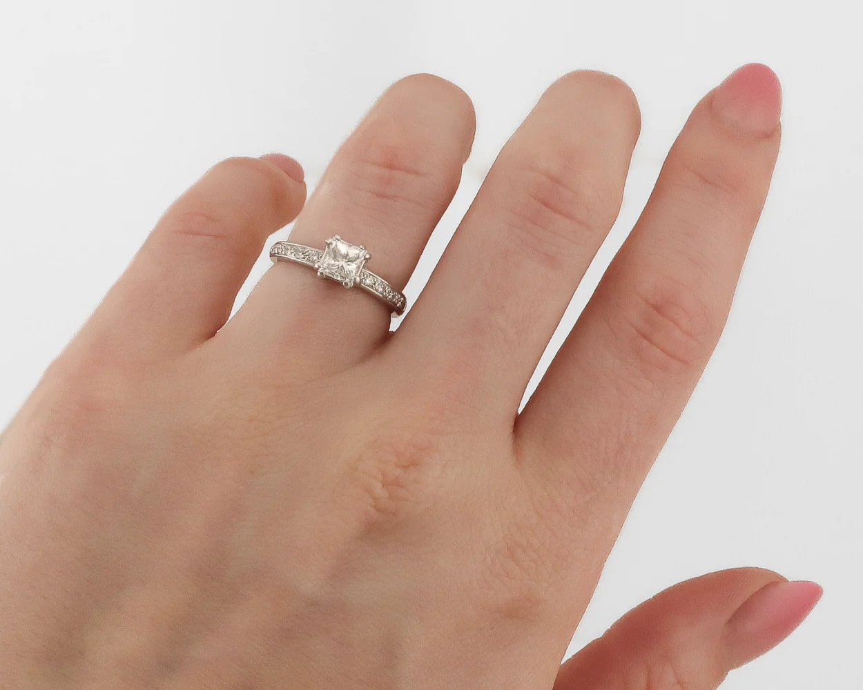 1980s Platinum Princess-Cut Diamond Ring - Image 3