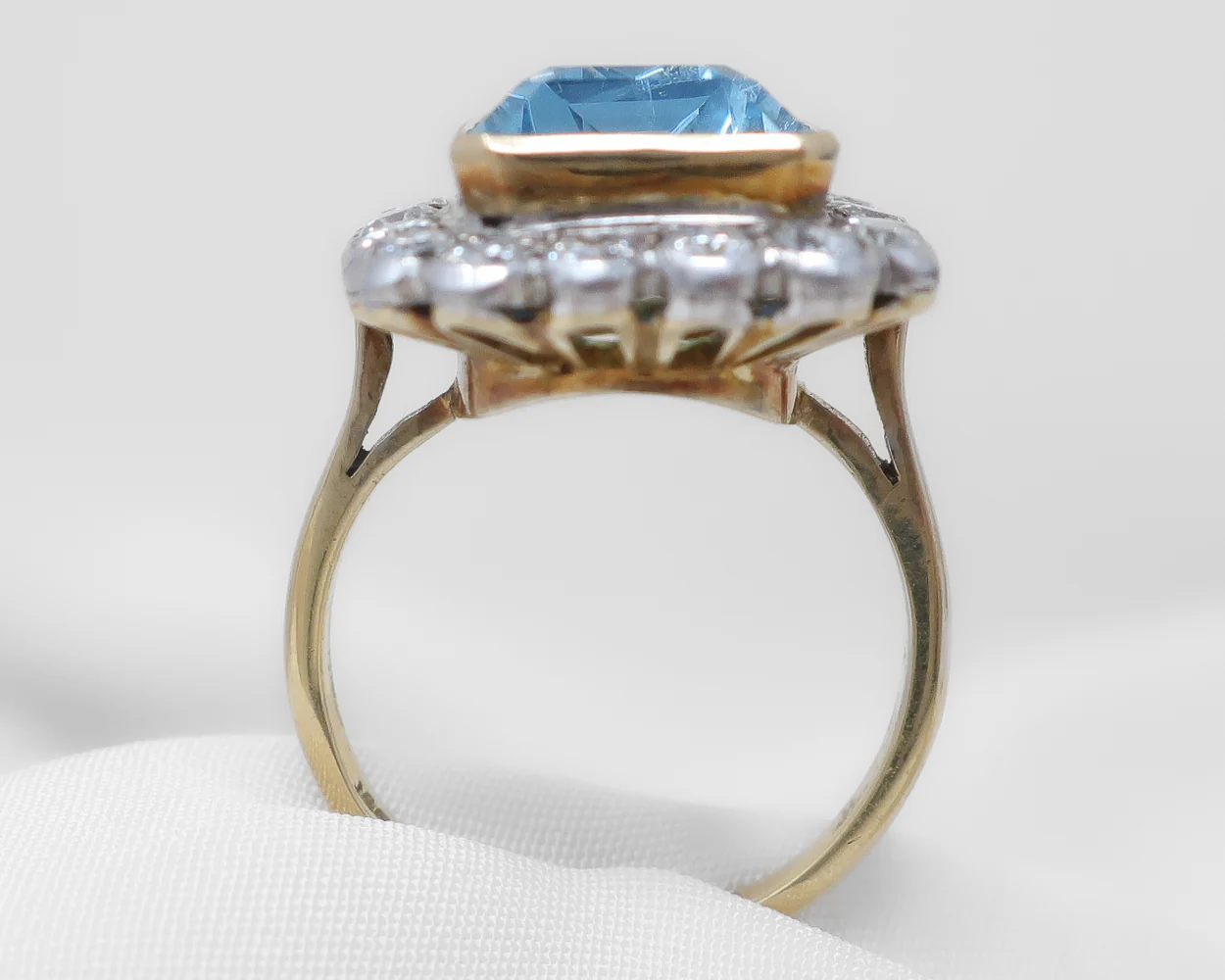 Art Deco Aquamarine & Diamond Halo Ring - Image 4