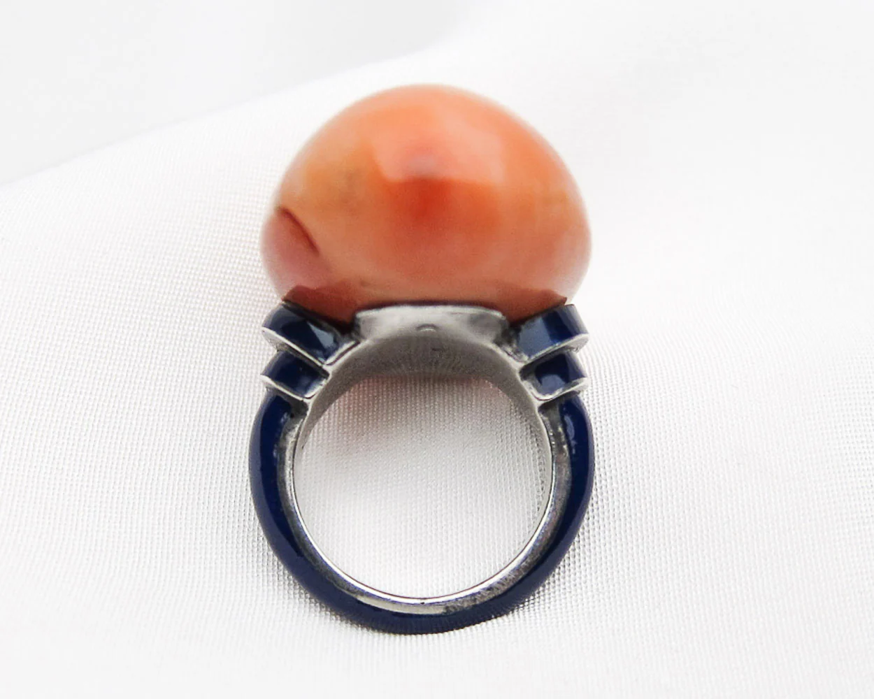 Coral and Enamel Art Deco Cocktail Ring - Image 3