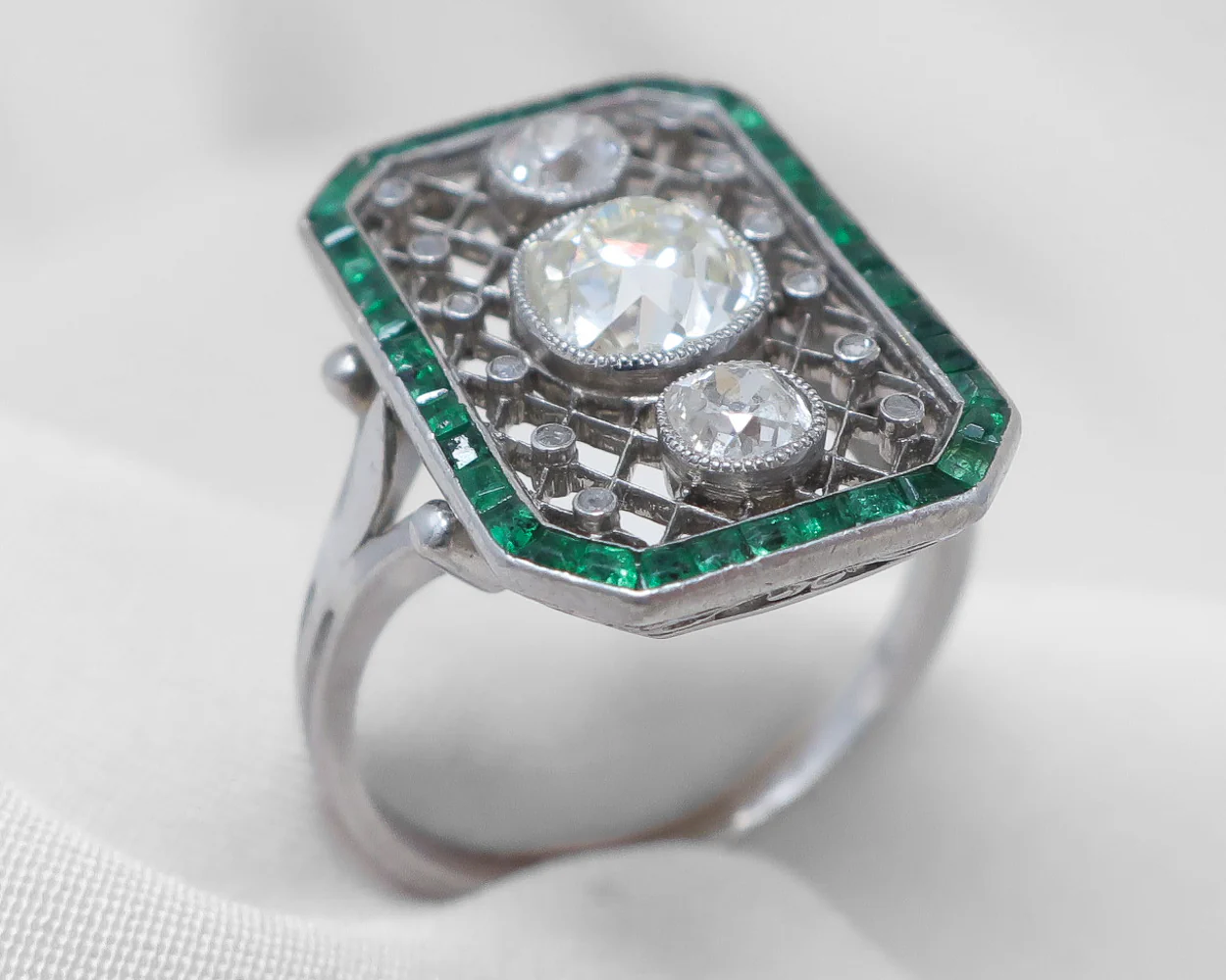 Art Deco Octagonal Diamond & Emerald Ring - Image 5