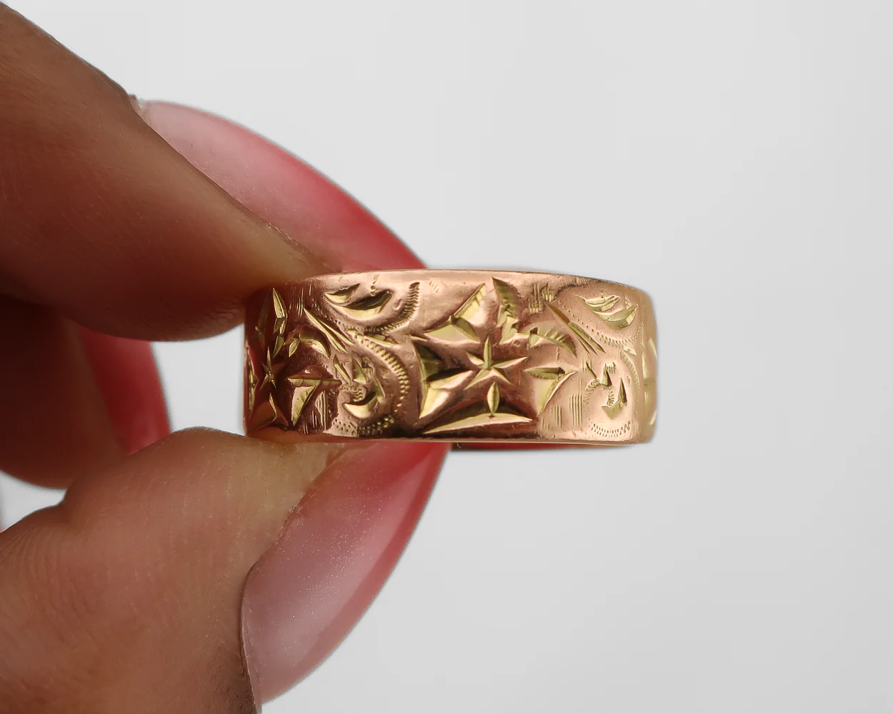 Edwardian Engraved Gold Band - Image 3