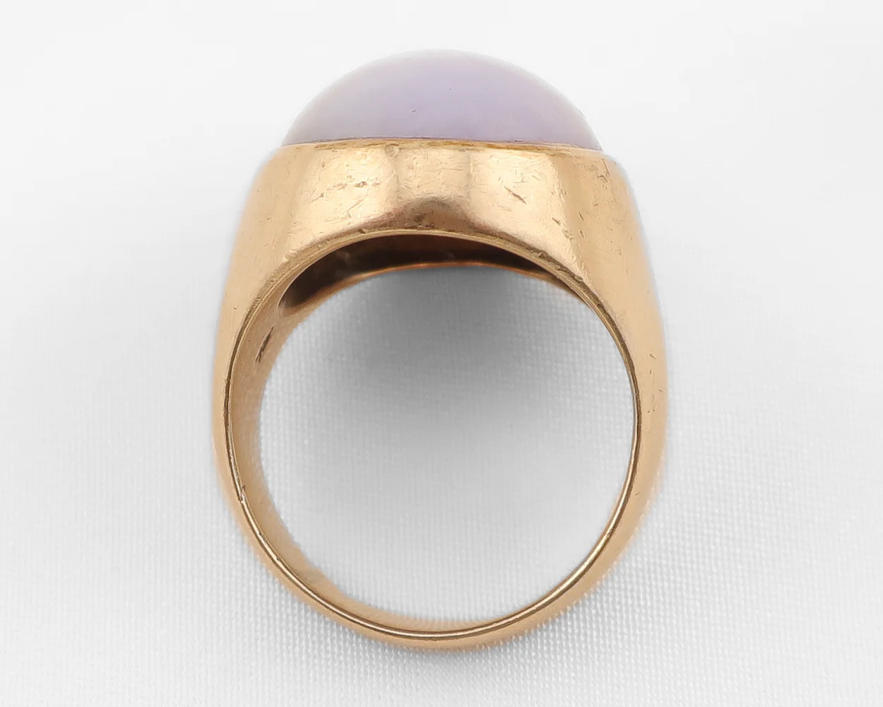 Late-Midcentury Lavender Jade Cabochon Ring - Image 3