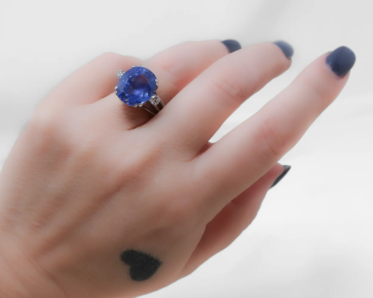 Midcentury No-Heat Sapphire Ring - Image 4