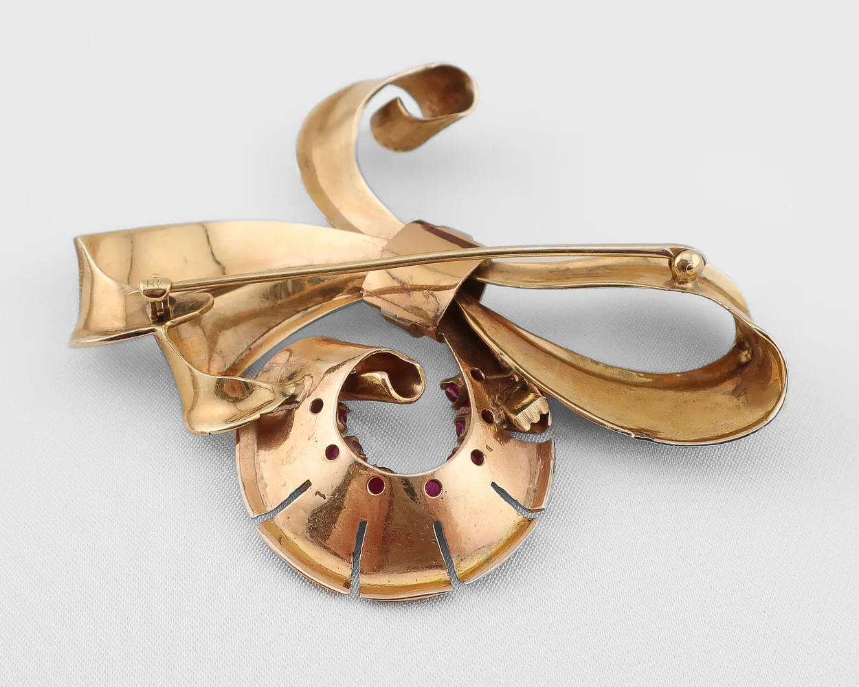 Retro Diamond & Ruby Ribbon Brooch - Image 2