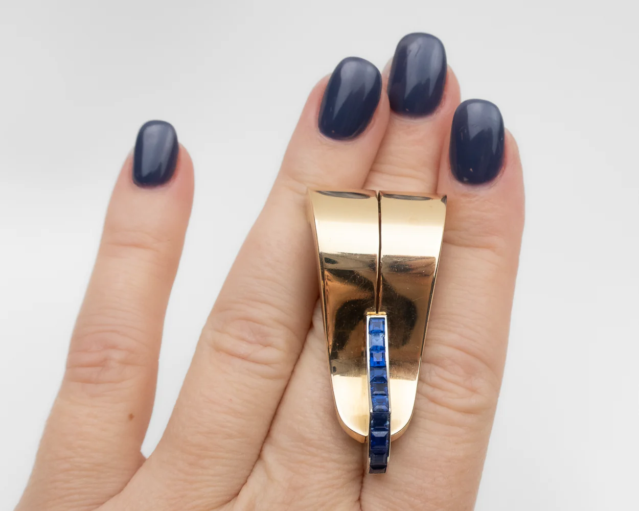Retro Gold Clip/Pendant with Sapphires - Image 4